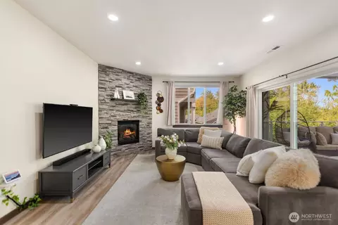 Living - 17805 3rd Ave SE, Bothell, WA 98012 photo 4 of 7