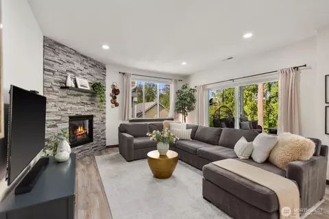 Living - 17805 3rd Ave SE, Bothell, WA 98012 photo 1 of 7