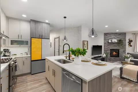 Kitchen - 17805 3rd Ave SE, Bothell, WA 98012 photo 3 of 5