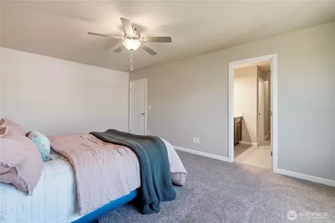 Bedroom - 519 Bondgard Ave E, Enumclaw, WA 98022 photo 3 of 6
