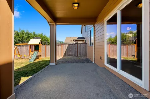 Exterior - 519 Bondgard Ave E, Enumclaw, WA 98022 photo 2 of 7