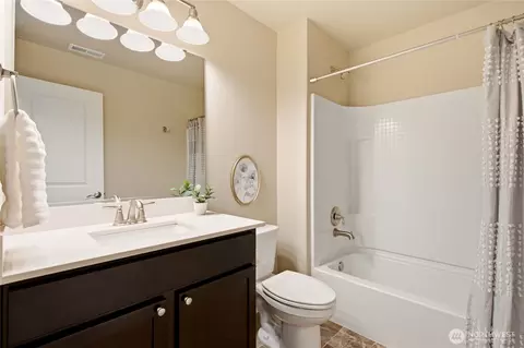 Bath - 519 Bondgard Ave E, Enumclaw, WA 98022 photo 1 of 3