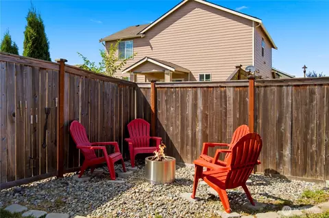 Exterior - 519 Bondgard Ave E, Enumclaw, WA 98022 photo 4 of 7