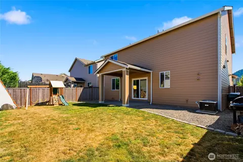 Exterior - 519 Bondgard Ave E, Enumclaw, WA 98022 photo 5 of 7