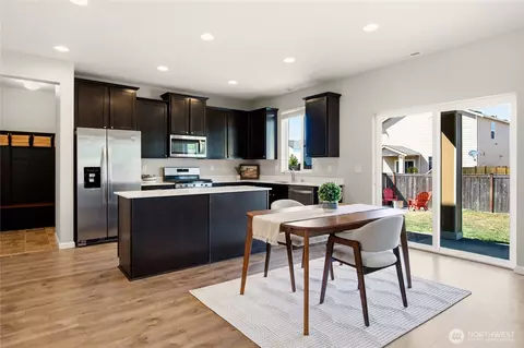 Kitchen - 519 Bondgard Ave E, Enumclaw, WA 98022 photo 1 of 5
