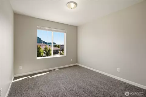 Bedroom - 519 Bondgard Ave E, Enumclaw, WA 98022 photo 5 of 6