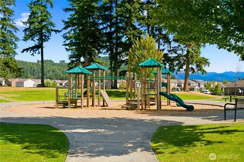 View/Area - 519 Bondgard Ave E, Enumclaw, WA 98022 photo 3 of 4