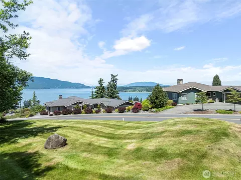 2917 17th St, Anacortes, WA 98221