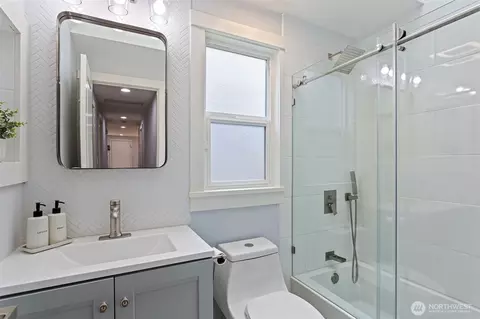 Bath - 1325 234th St SW, Bothell, WA 98021 photo 2 of 2