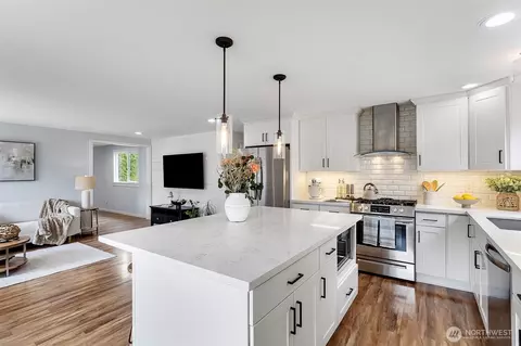 Kitchen - 1325 234th St SW, Bothell, WA 98021 photo 4 of 5