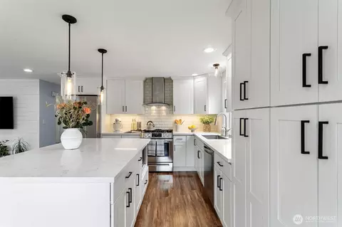 Kitchen - 1325 234th St SW, Bothell, WA 98021 photo 3 of 5