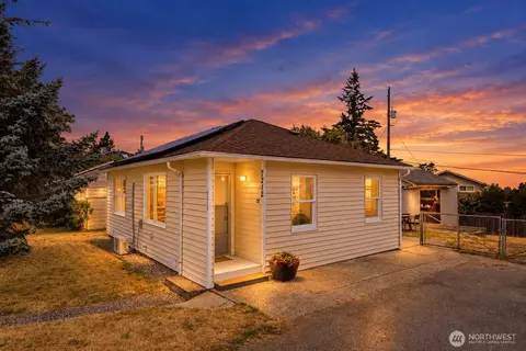 7212 S 128th St, Seattle, WA 98178