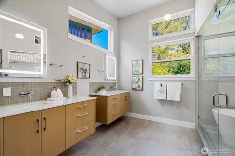 Bath - 10323 NE 189th St #B, Bothell, WA 98011 photo 2 of 5