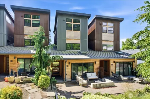 Exterior - 10323 NE 189th St #B, Bothell, WA 98011 photo 6 of 6