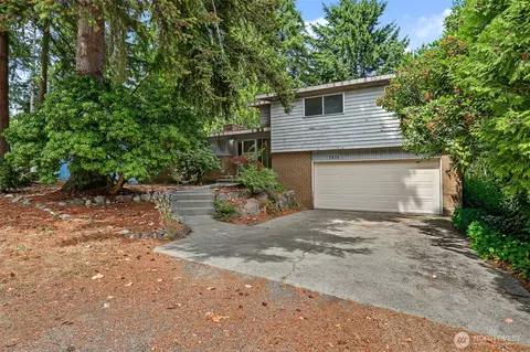 5210 NE 190th St, Lake Forest Park, WA 98155