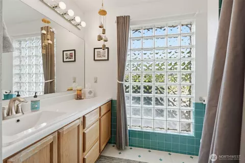 Bath - 3011 Birch Rd, Pasco, WA 99301 photo 2 of 3