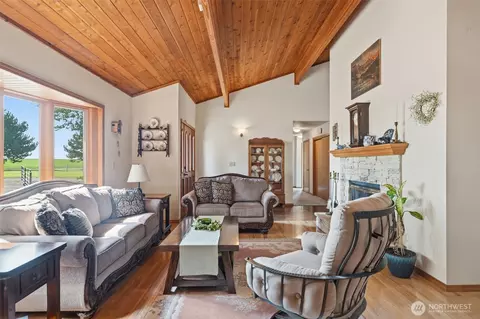 Living - 3011 Birch Rd, Pasco, WA 99301 photo 1 of 3