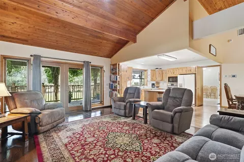 Living - 3011 Birch Rd, Pasco, WA 99301 photo 2 of 3