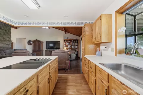 Kitchen - 3011 Birch Rd, Pasco, WA 99301 photo 2 of 4