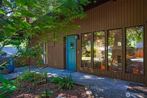 10733 Bartlett Ave NE, Seattle, WA 98125