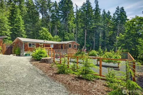 7489 Woody Ln, Anacortes, WA 98221