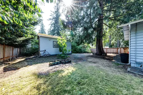 Exterior - 21925 2nd Ave SE, Bothell, WA 98021 photo 7 of 9
