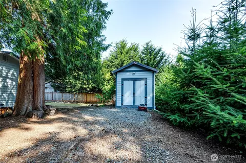 Exterior - 21925 2nd Ave SE, Bothell, WA 98021 photo 8 of 9