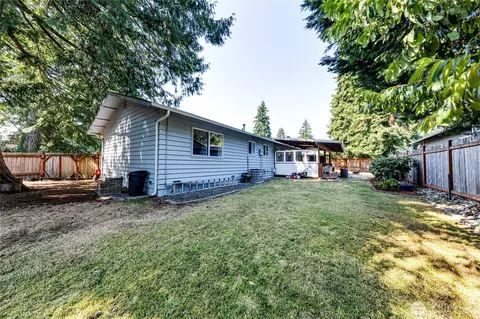 Exterior - 21925 2nd Ave SE, Bothell, WA 98021 photo 5 of 9