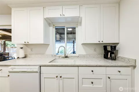 Kitchen - 21925 2nd Ave SE, Bothell, WA 98021 photo 3 of 4