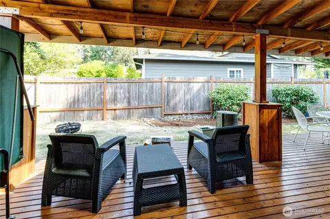 Exterior - 21925 2nd Ave SE, Bothell, WA 98021 photo 3 of 9