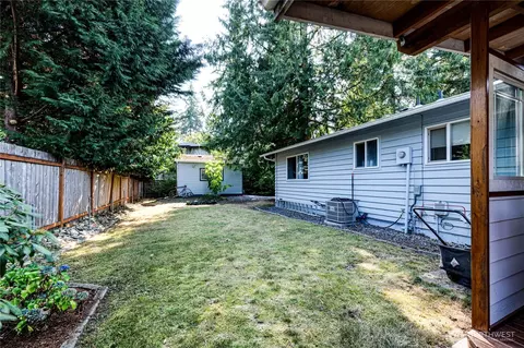 Exterior - 21925 2nd Ave SE, Bothell, WA 98021 photo 6 of 9