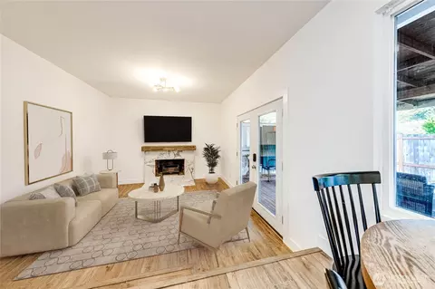 Living - 21925 2nd Ave SE, Bothell, WA 98021 photo 3 of 4