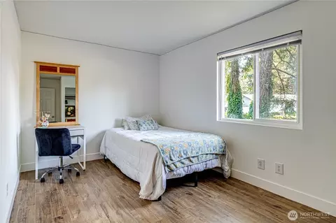 Bedroom - 21925 2nd Ave SE, Bothell, WA 98021 photo 2 of 3