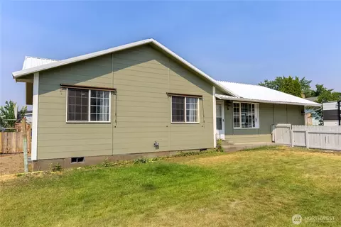 5 Sand Flat Rd, Omak, WA 98841