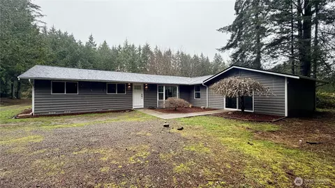 11 Webb Rd SW, Lakebay, WA 98349