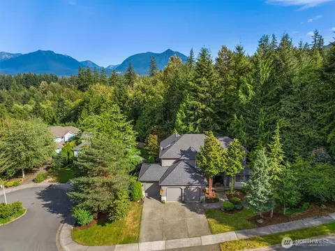 1477 SW 10th St, North Bend, WA 98045