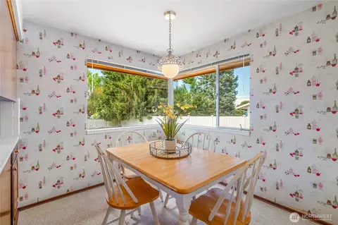 Dining - 4826 Glenhaven Dr, Everett, WA 98203 photo 3 of 3