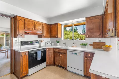 Kitchen - 4826 Glenhaven Dr, Everett, WA 98203 photo 1 of 4