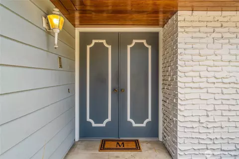 Entry Way - 4826 Glenhaven Dr, Everett, WA 98203 photo 1 of 2