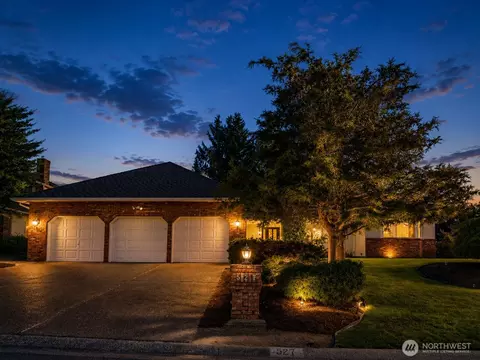 527 SW 331st St, Federal Way, WA 98023
