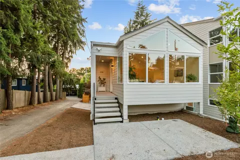12749 37th Ave NE, Seattle, WA 98125