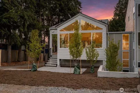 12749 37th Ave NE, Seattle, WA 98125