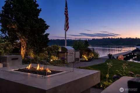 9015 NE Juanita Ln, Kirkland, WA 98034