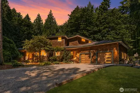 14677 Sivertson Rd NE, Bainbridge Island, WA 98110