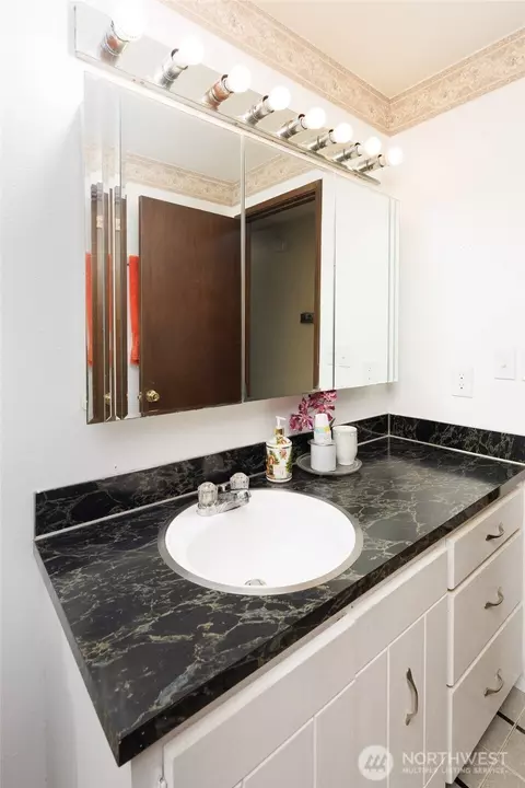 Bath - 8926 Emerson Pl, Everett, WA 98208 photo 2 of 2