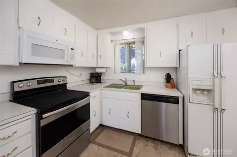 Kitchen - 8926 Emerson Pl, Everett, WA 98208 photo 1 of 2