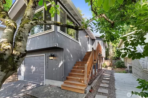 12026 40th Ave NE, Seattle, WA 98125