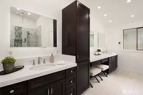 Bath - 9504 Odin Way, Bothell, WA 98011 photo 1 of 6