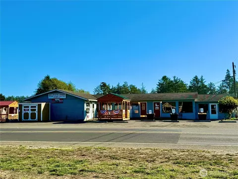 1910 Bay Ave, Ocean Park, WA 98640