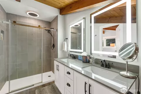 Bath - 61 E Orchard Beach Dr, Grapeview, WA 98546 photo 1 of 2